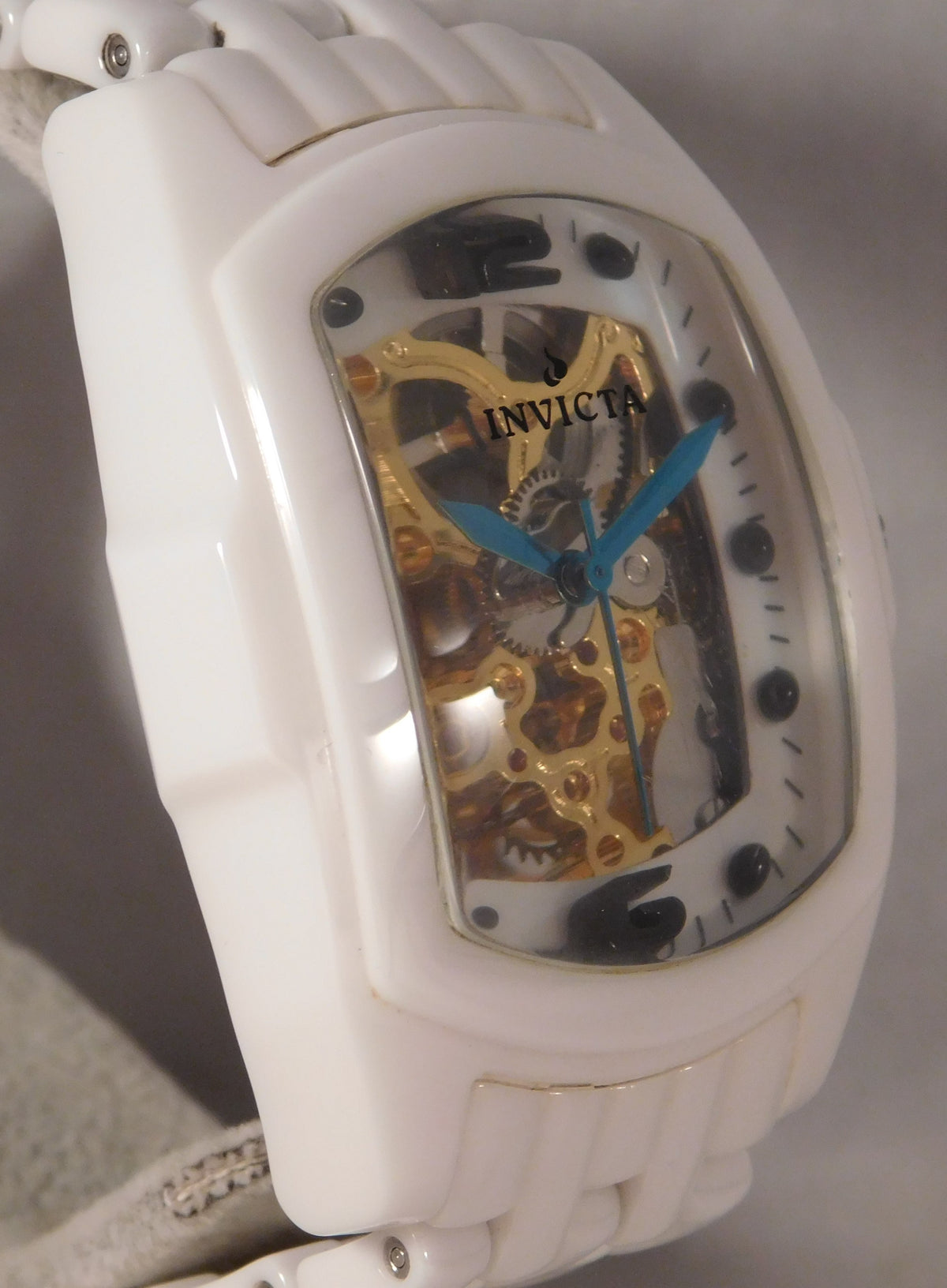 Slate Gray Invicta Lupah Model 1127 Solid White Ceramic Manual Wind Mens Watch....33mm