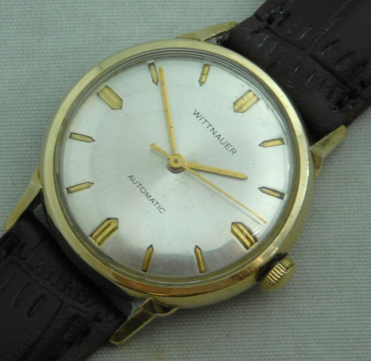 Black Wittnauer Swiss Automatic 10K Gold Filled 17 Jewels 1950's Mens Watch....34mm