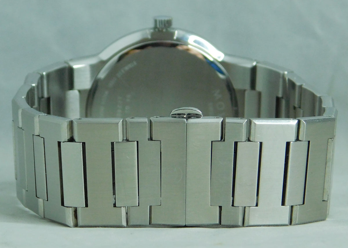 Slate Gray Movado Safiro Stainless Steel Black Dial 84G11885 Circa 2010's Mens Watch   38mm