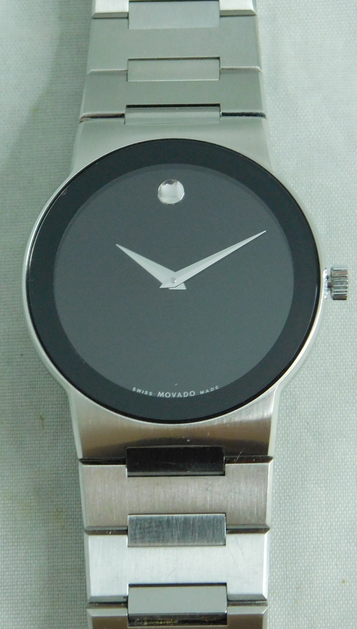 Gray Movado Safiro Stainless Steel Black Dial 84G11885 Circa 2010's Mens Watch   38mm