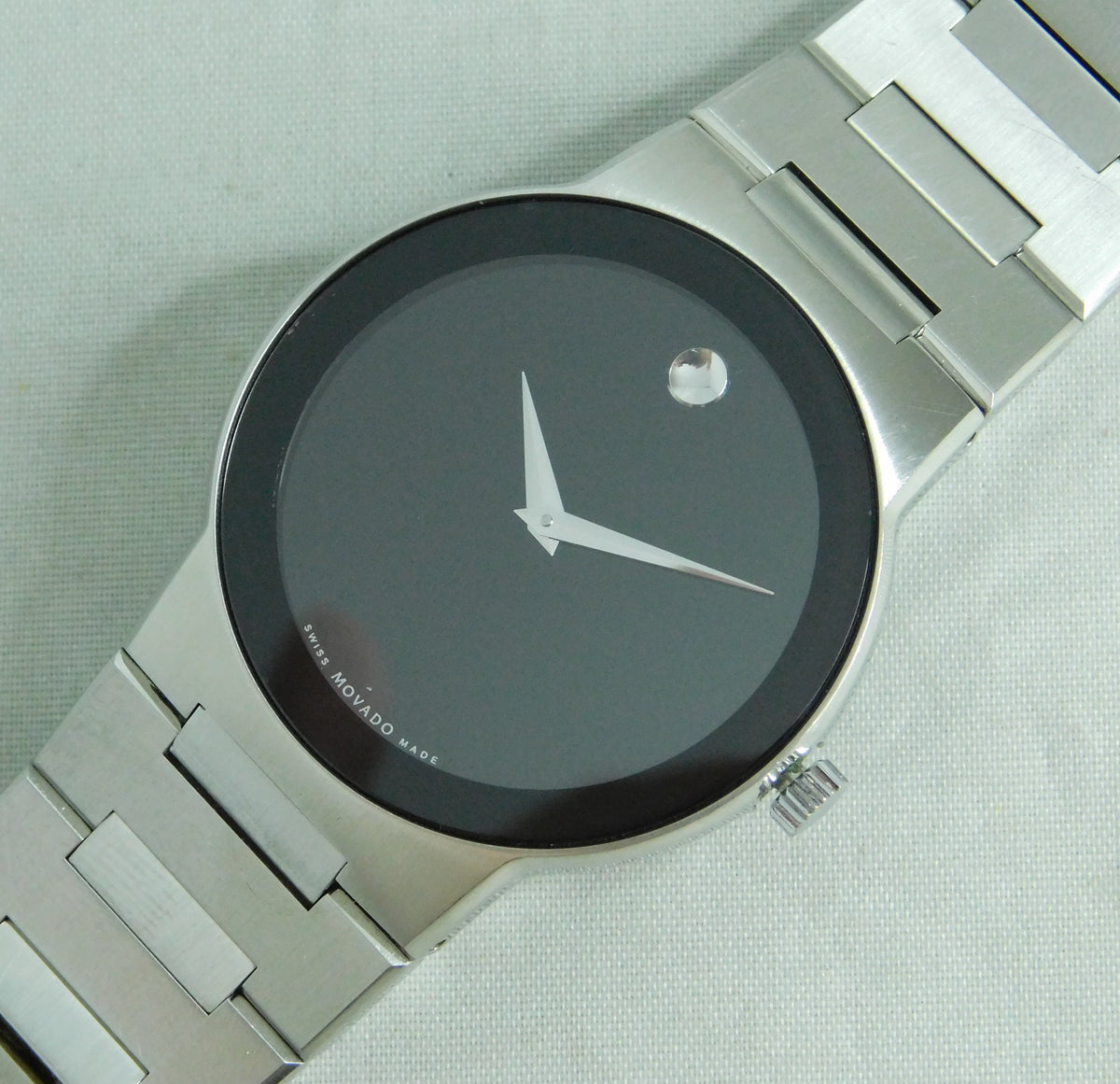 Gray Movado Safiro Stainless Steel Black Dial 84G11885 Circa 2010's Mens Watch   38mm