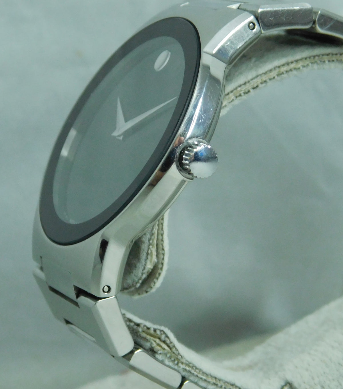 Light Slate Gray Movado Safiro Stainless Steel Black Dial 84G11885 Circa 2010's Mens Watch   38mm