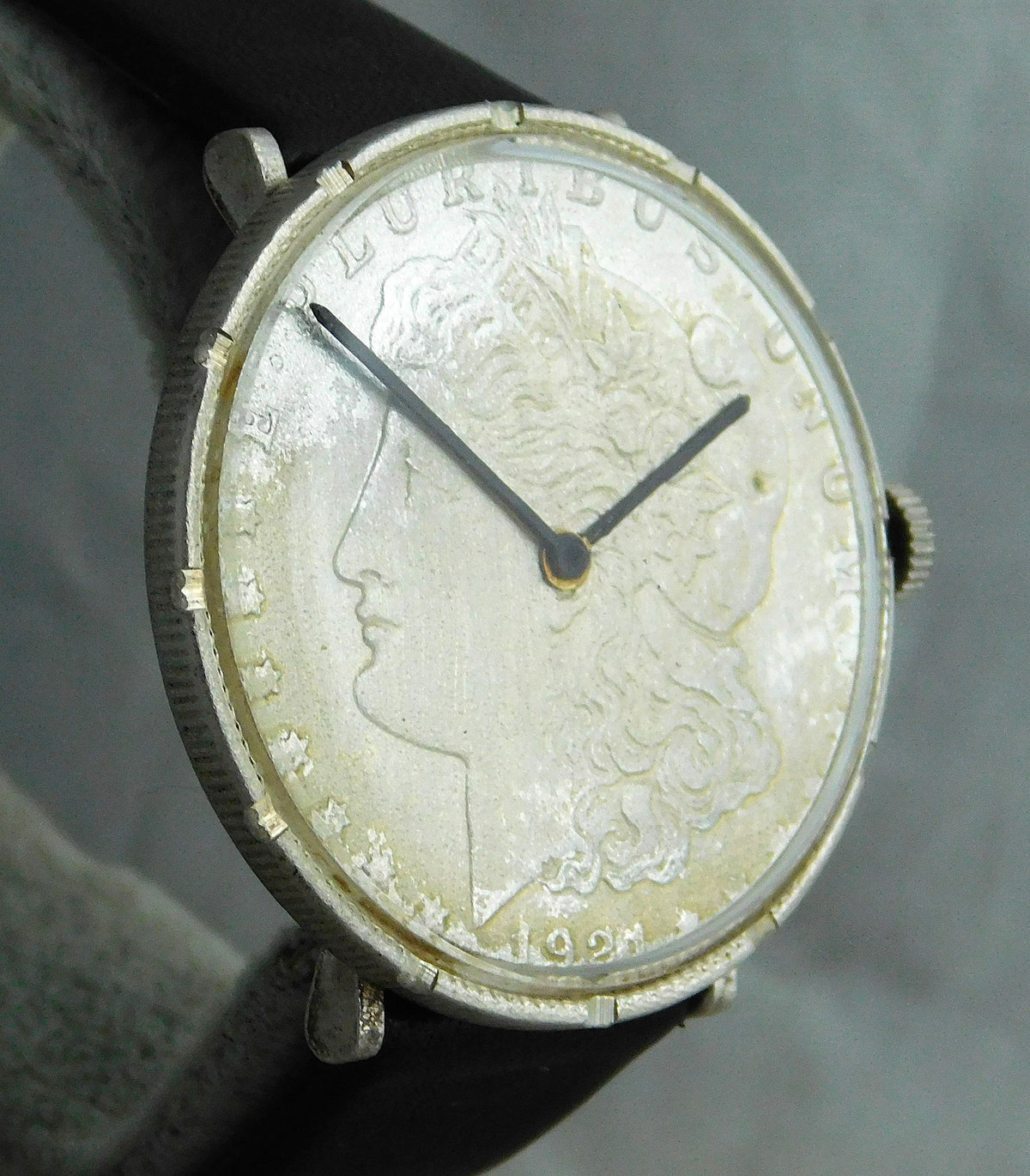 Light Gray Morgan 1921 Silver Dollar Coin Watch Swiss 17 Jewel Manual Wind Movement Mens Watch   38mm