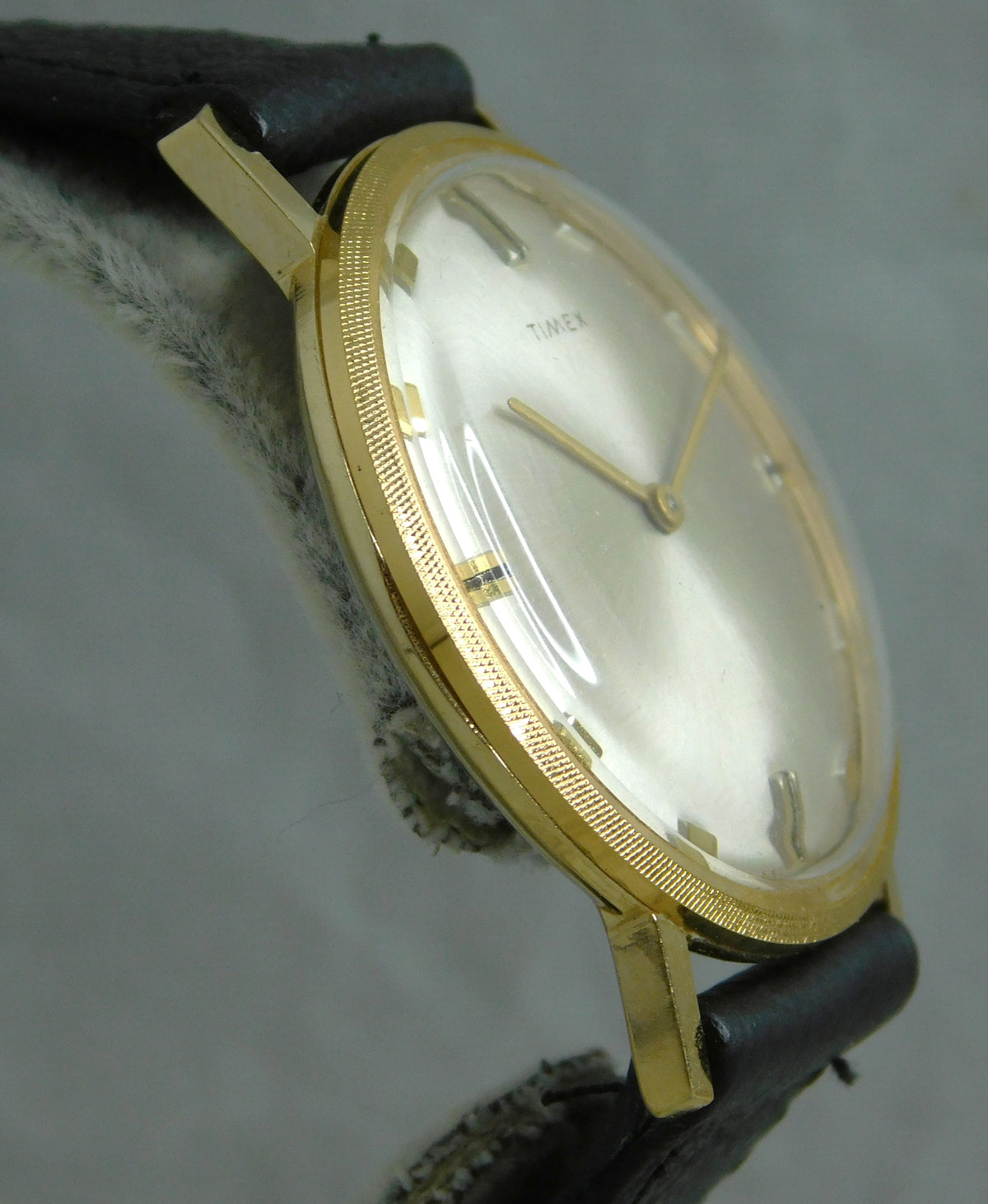 Timex Super Thin Vintage 1968 Manual Wind Silver Sunray Dial Mens Watch   34mm