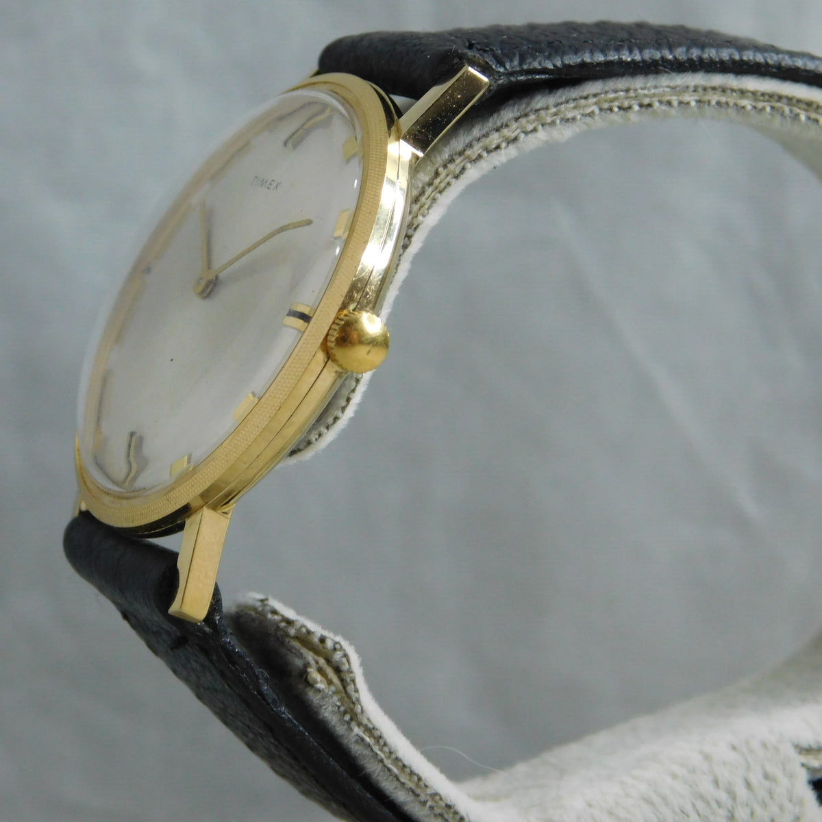 Timex Super Thin Vintage 1968 Manual Wind Silver Sunray Dial Mens Watch   34mm
