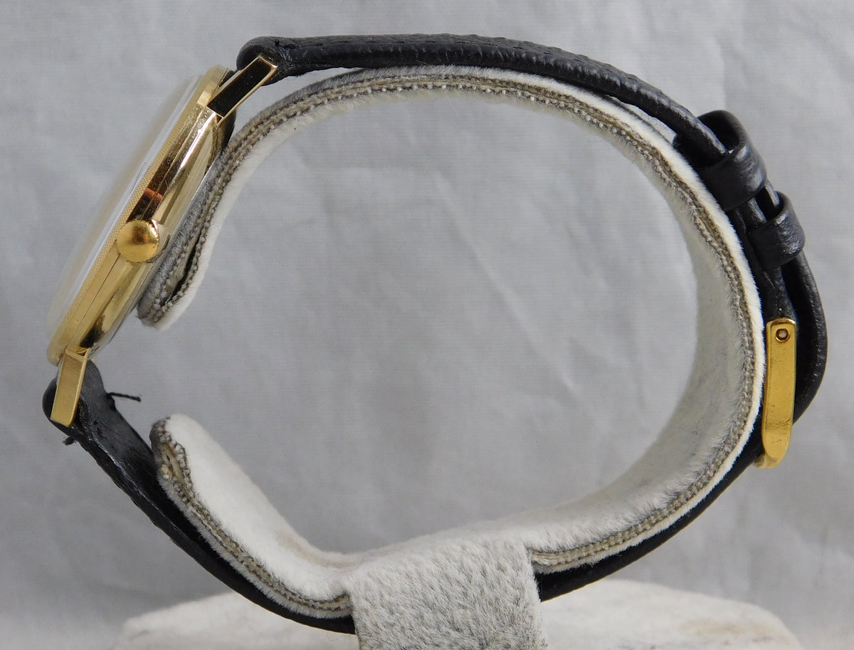 Timex Super Thin Vintage 1968 Manual Wind Silver Sunray Dial Mens Watch   34mm
