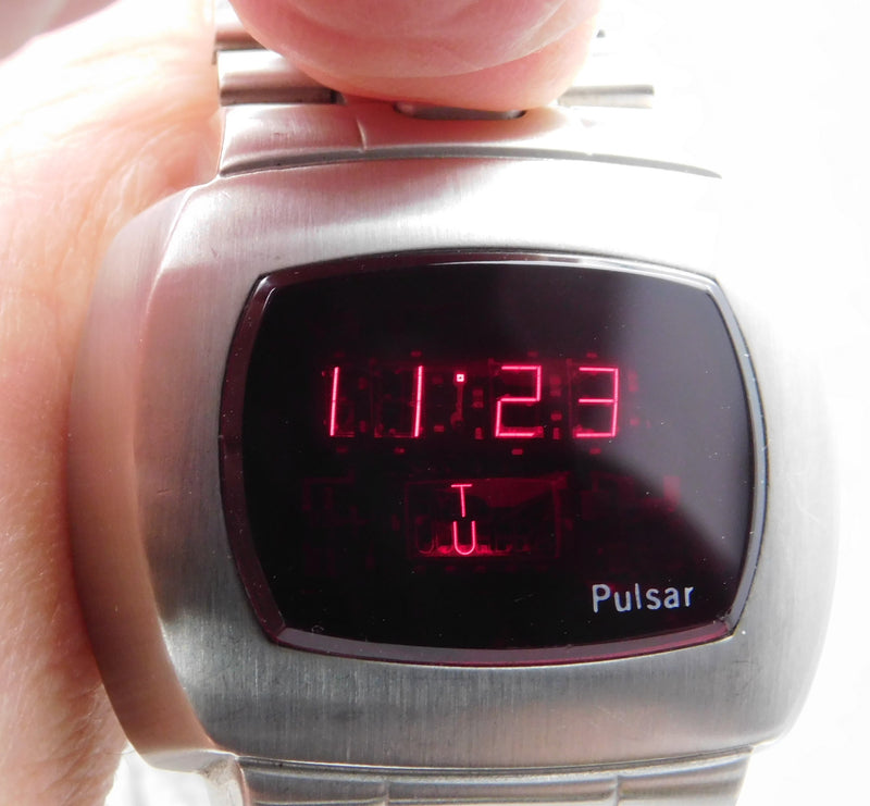 Dim Gray Pulsar Time Computer P4 Classic SS W/Original Bracelet Vintage 1970's Mens Watch