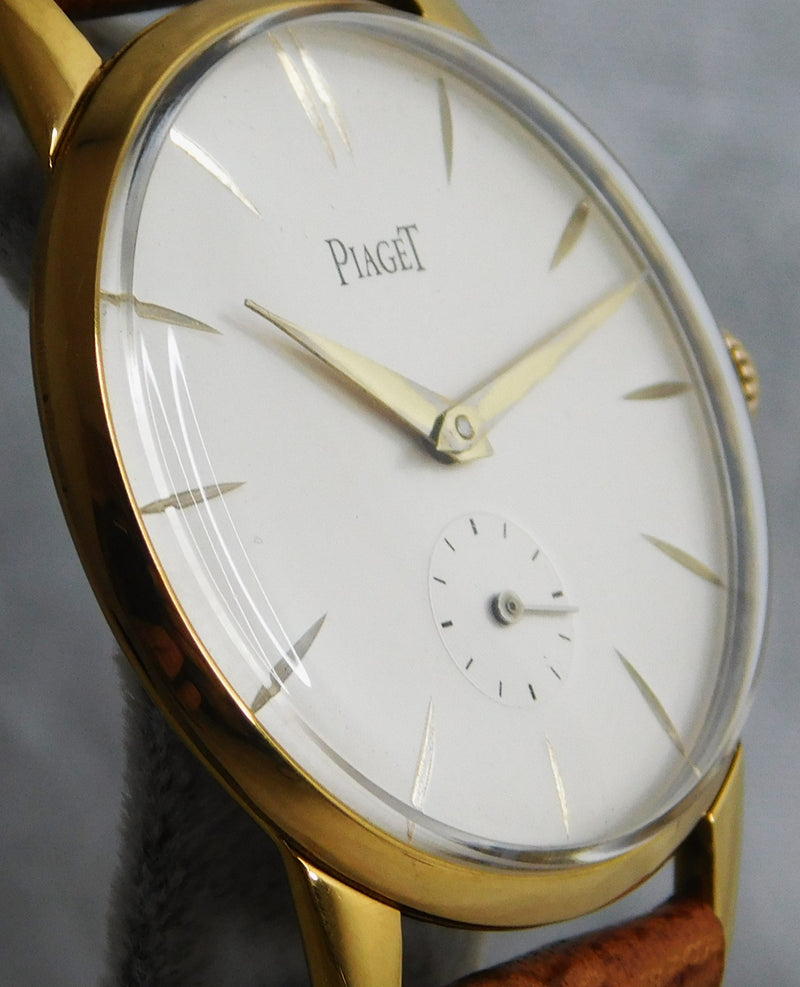 Gray Piaget Classic Beige Dial 18k Gold Plated Case Vintage 1945 Mens Watch....35mm